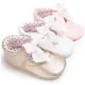 Goldrosa weiße Kinder beschuht Kinderspitzebowknot prewalker Babyschuhe